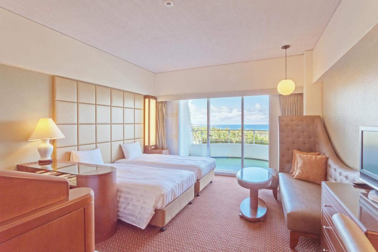 Okinawa Kariyushi Beach Resort Ocean Spa Онна Экстерьер фото